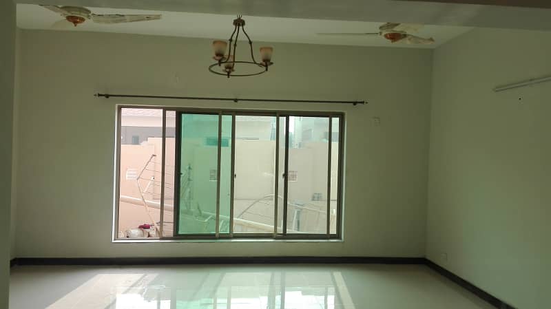 17 Marla 04 Bedroom Near To Park Brigadier House Available For Rent In Askari-10 Sector-F Lahore Cantt 4