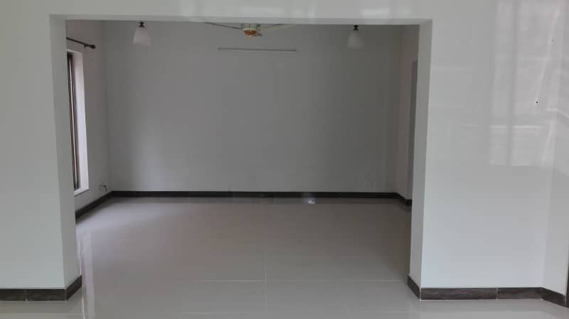 17 Marla 04 Bedroom Near To Park Brigadier House Available For Rent In Askari-10 Sector-F Lahore Cantt 5