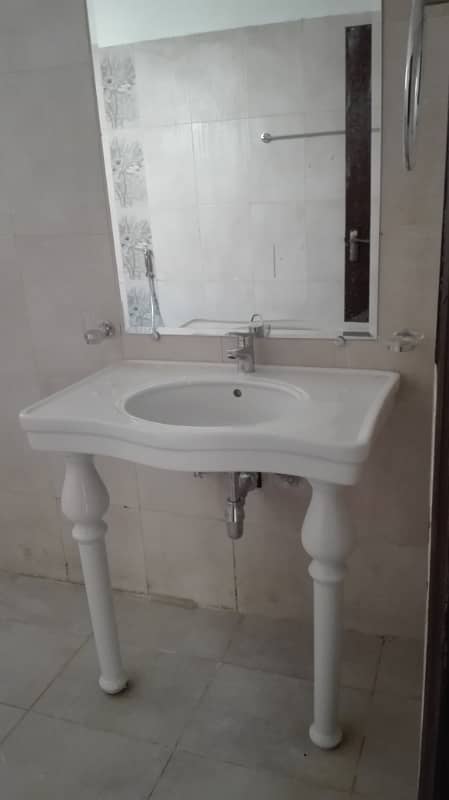 17 Marla 04 Bedroom Near To Park Brigadier House Available For Rent In Askari-10 Sector-F Lahore Cantt 11