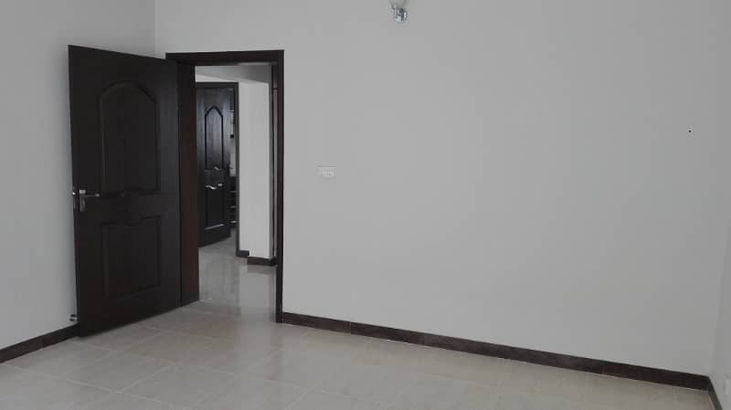 17 Marla 04 Bedroom Near To Park Brigadier House Available For Rent In Askari-10 Sector-F Lahore Cantt 12