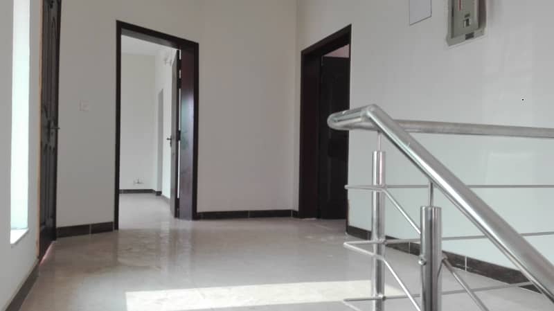 17 Marla 04 Bedroom Near To Park Brigadier House Available For Rent In Askari-10 Sector-F Lahore Cantt 18