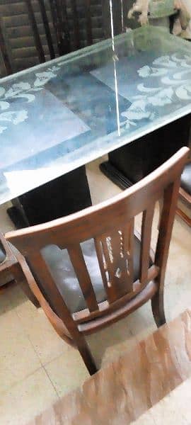 6 seater dinning table for sell 10