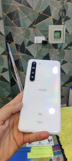 Aquos r5  12/256