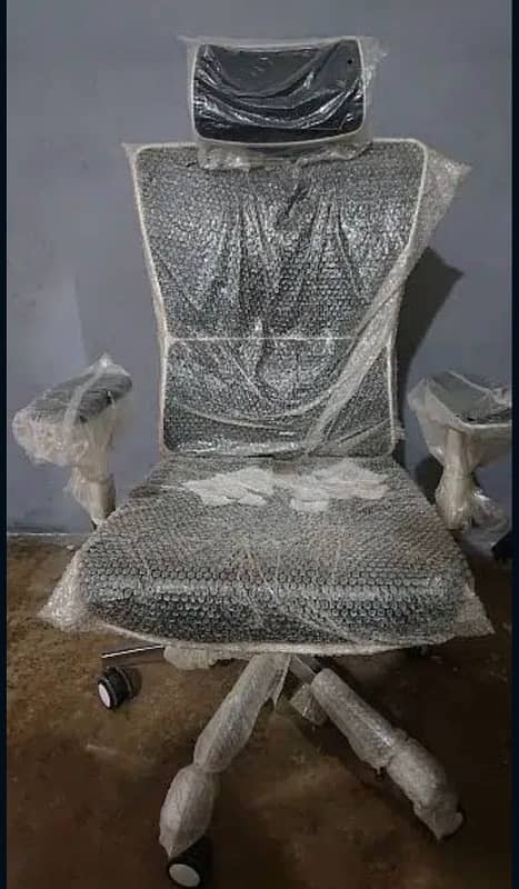 office Mesh Chair New condition 2