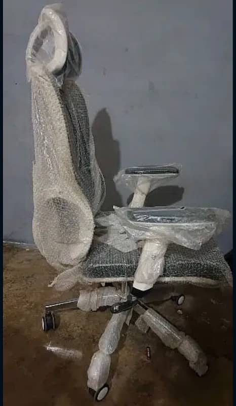 office Mesh Chair New condition 4