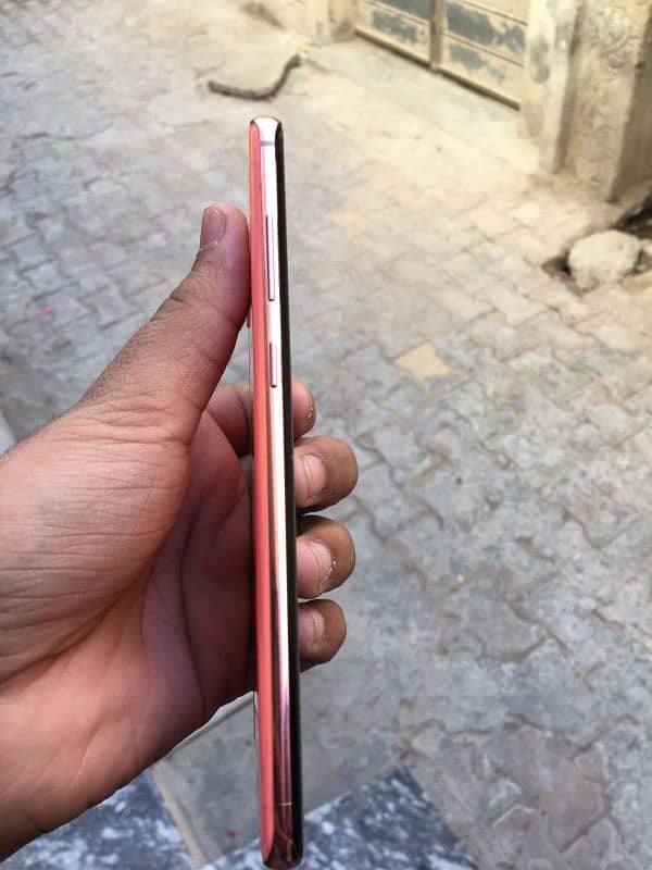 s10 plus no shade only small dott . 3