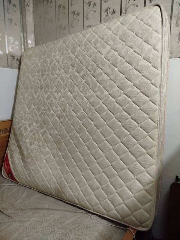 Good condition mattress size 6× 6-6 × 1 fit spring wala 1