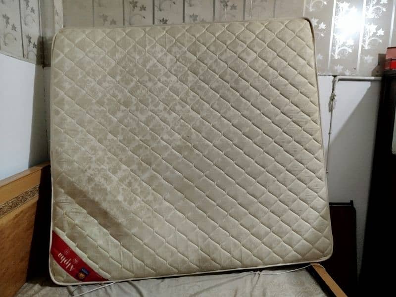 Good condition mattress size 6× 6-6 × 1 fit spring wala 3