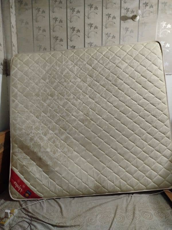 Good condition mattress size 6× 6-6 × 1 fit spring wala 4