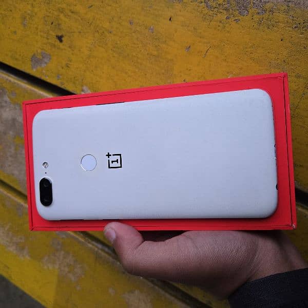 Oneplus 5T official pta approved 6