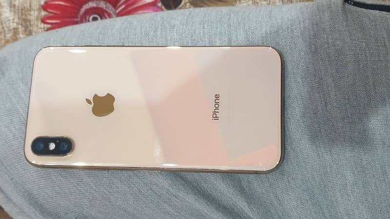 Apple iPhone xs gold 1