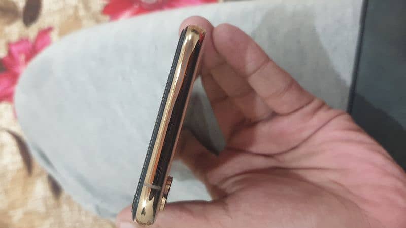 Apple iPhone xs gold 3