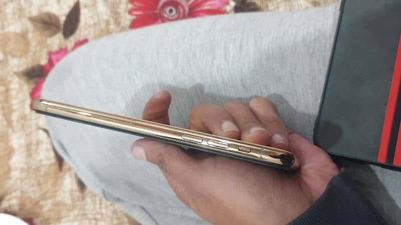 Apple iPhone xs gold 5