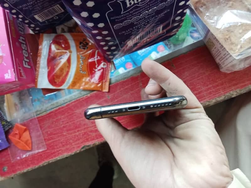 I phone 11pro used condition 10/9  non pta 4