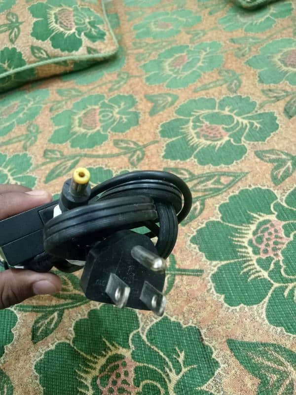 Acer laptop charger for sale (Urgent) 4