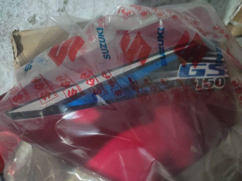 SUZUKI GS-150 TANKI AND TAAPA SET/ RED AND BLACK AVAILABLE 7