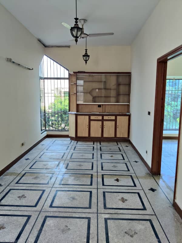 1 kanal separate gate well maintained upper portion for rent 3