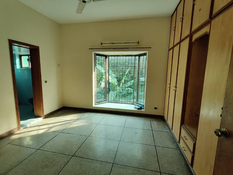 1 kanal separate gate well maintained upper portion for rent 8