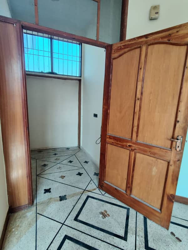 1 kanal separate gate well maintained upper portion for rent 11