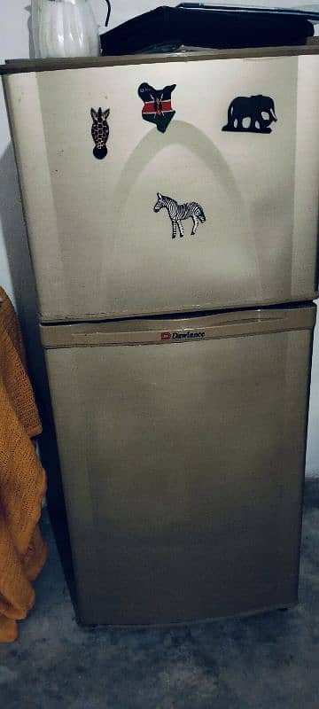 dowlance medium size fridge condition 10/10 0