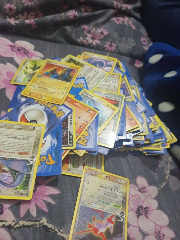 Pokémon cards  in bulk 200 to 300 i don't know this is real price 4000 7