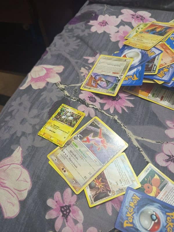 Pokémon cards  in bulk 200 to 300 i don't know this is real price 4000 8