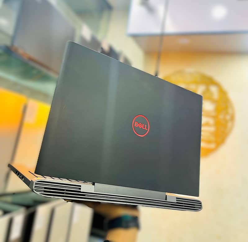 Dell inspiron 7577 Core i5 7th Gen 16Gb Ram 256Gb SSD 6 GB Graphics 3