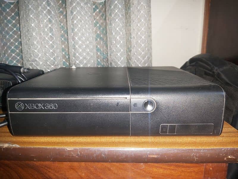 XBOX 360 Ultra Slim 1