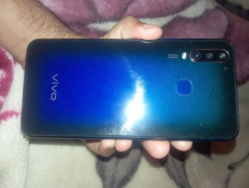 vivo y15 4/64 with box 10/9 condition 0