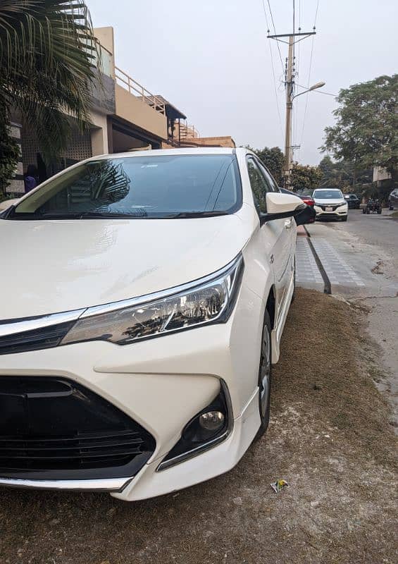 Corolla Altis 1.6x 2021 white color 4