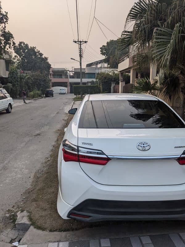 Corolla Altis 1.6x 2021 white color 5