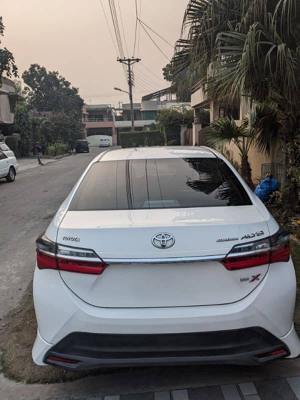 Corolla Altis 1.6x 2021 white color 6