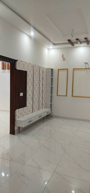 Wapda Town G5 block 5 mrla used tailed floor double kitchen house for sale 1