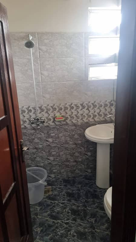 Wapda Town G5 block 5 mrla used tailed floor double kitchen house for sale 4