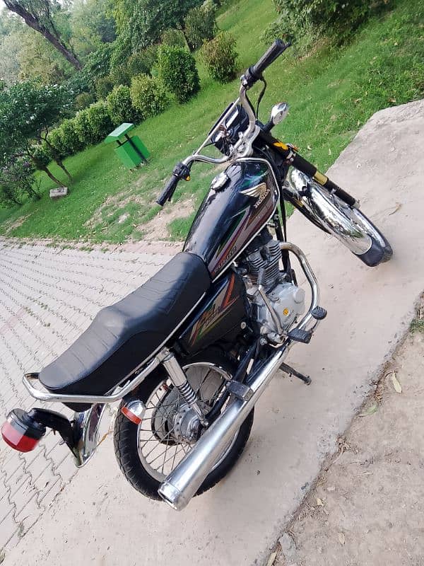 Honda 125  model 2016 black colour for sell. . 1