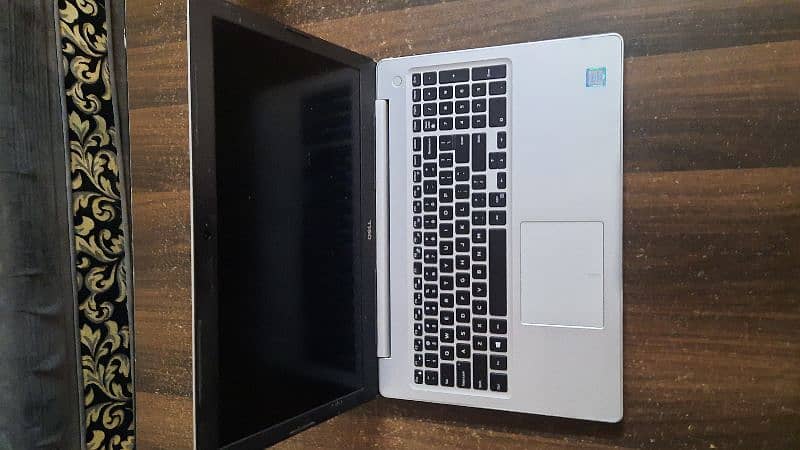 Dell core i5-8250U 8Gen 8gb RAM 256 SSD 1