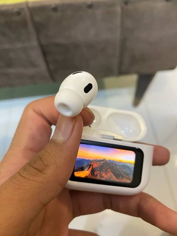 LED AirPods 4