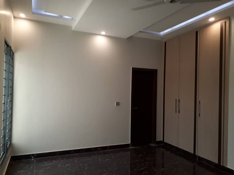 DHA 1 Kanal Ideal Upper Portion With Separate Gate For Rent In Phase 4 5