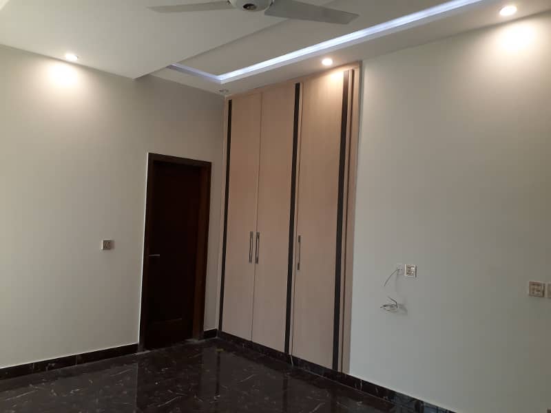 DHA 1 Kanal Ideal Upper Portion With Separate Gate For Rent In Phase 4 6