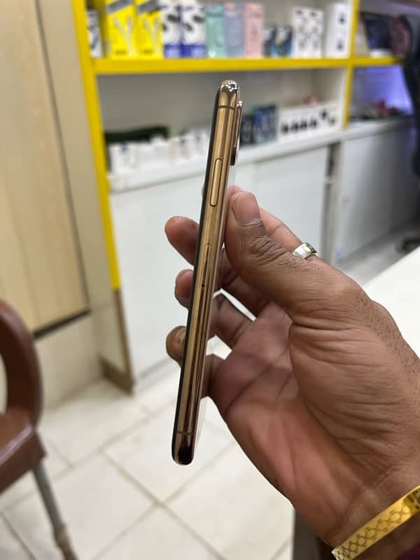 iphone XS  64GB  Factory Unlock 1