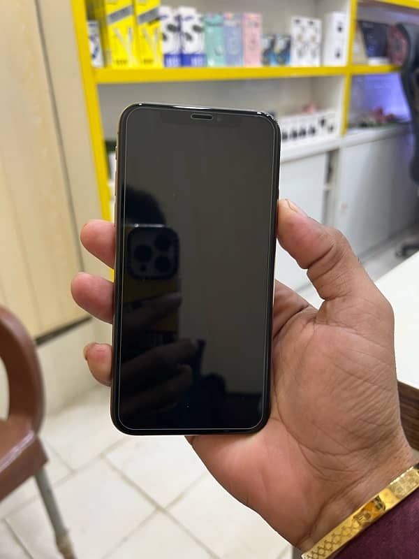 iphone XS  64GB  Factory Unlock 2