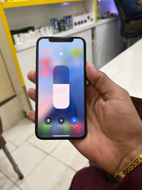 iphone XS  64GB  Factory Unlock 3