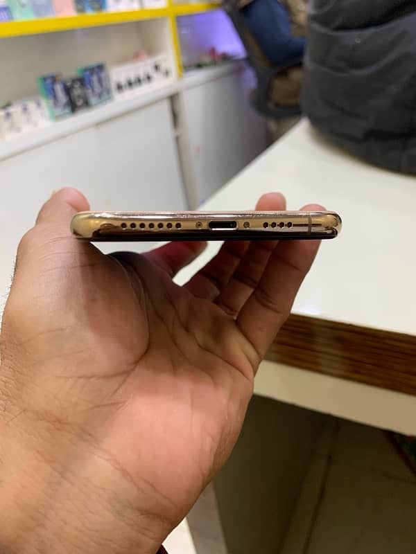 iphone XS  64GB  Factory Unlock 5