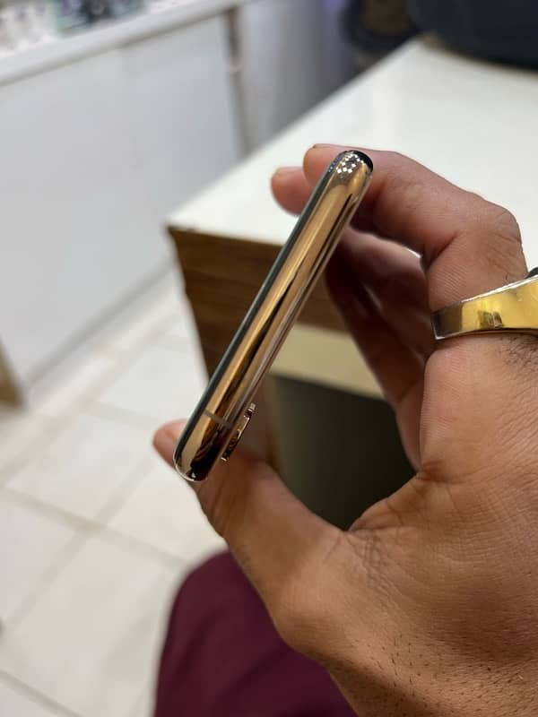 iphone XS  64GB  Factory Unlock 6