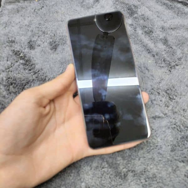 vivo y28 new  , 8/128 11 months warranty 10/10 condition 1 month use 5