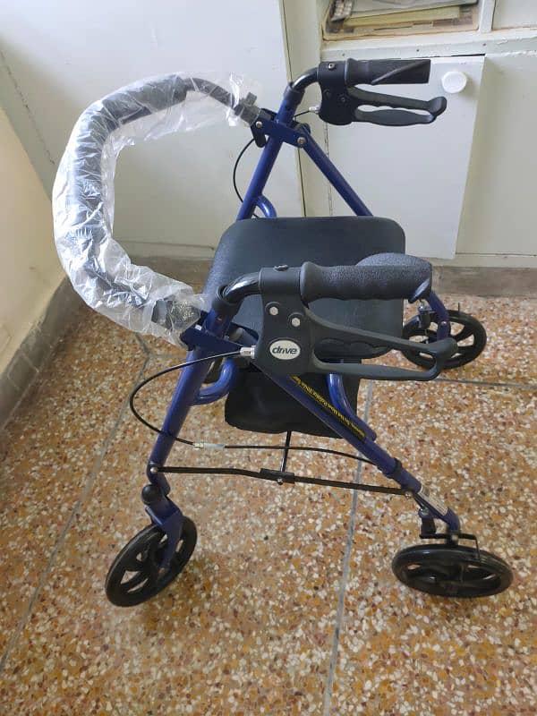 FOLDING 4 WHEEL ROLLATOR WALKER  WITH PADDED SEAT NEW UNTOUCHED 6