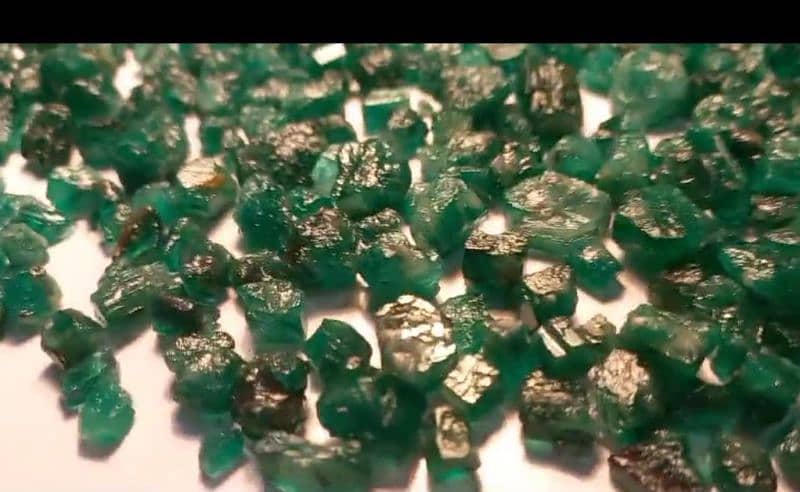 Natural Emeralds / Stone 2