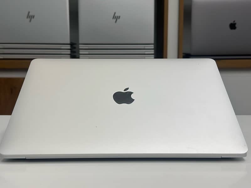 MACBOOK PRO 2020 !! 13-inch  !! CORE-i7 !! 32 GB RAM !! 512 GB SSD 4