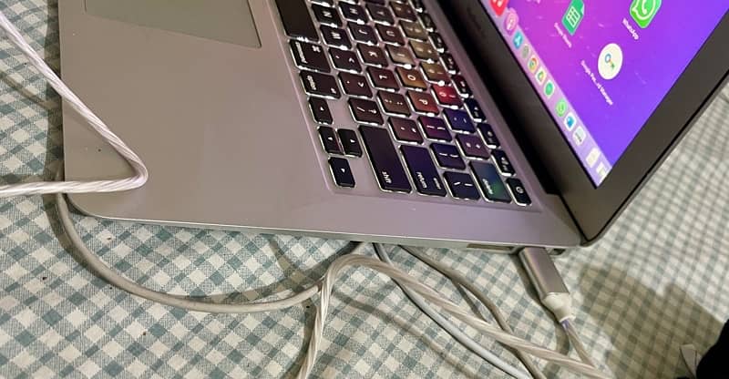 MacBook Air 2015 DualCore i5 8GB Ram 7