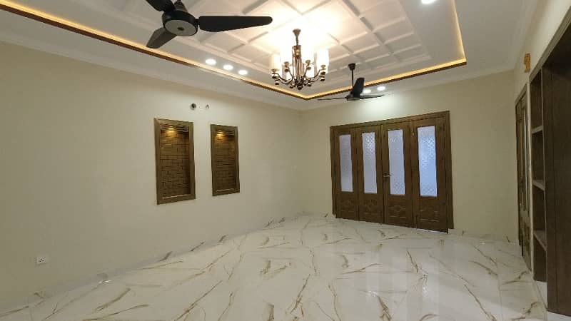 Bahria Town Phase 8 10 Marla Designer House Perfectly Constructed Outclass Location Outstanding View On Investor Rate 2